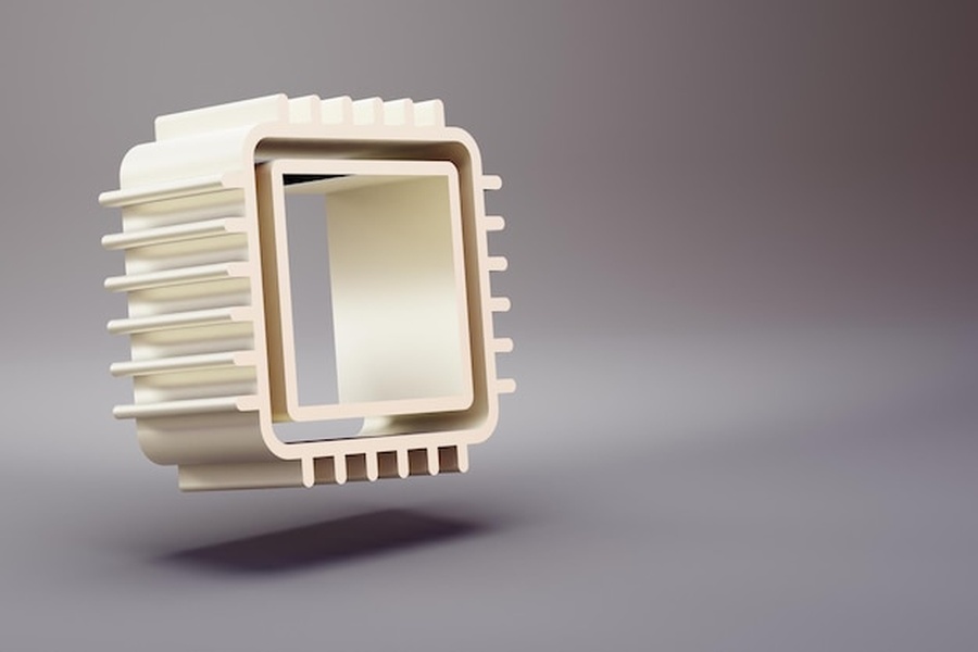 Un processeur minimaliste en relief avec une texture mate blanc cassé sur fond gris.