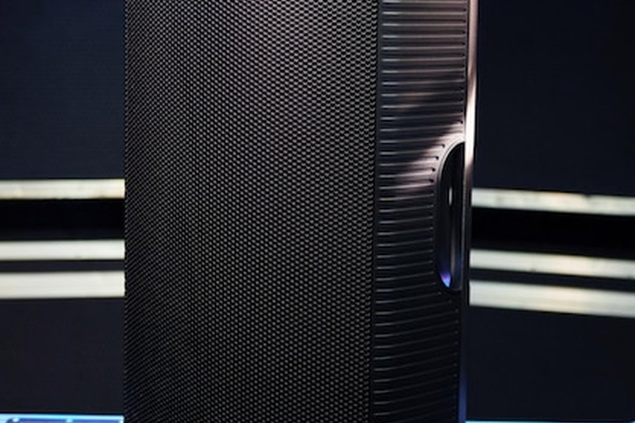 Détails de la coque texturée d'un GPU haute performance pour une carte graphique comparaison précise.